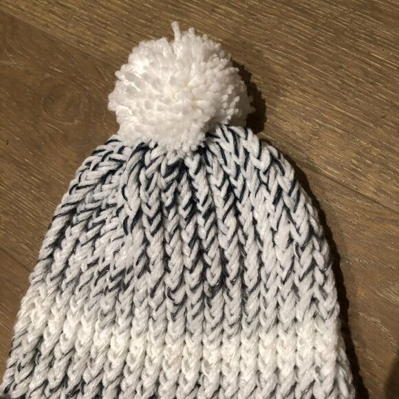 Hand Crafted Neutral Cozy Knit Toque with Pom-Pom in White + Grey Size OS - Picture 3 of 6